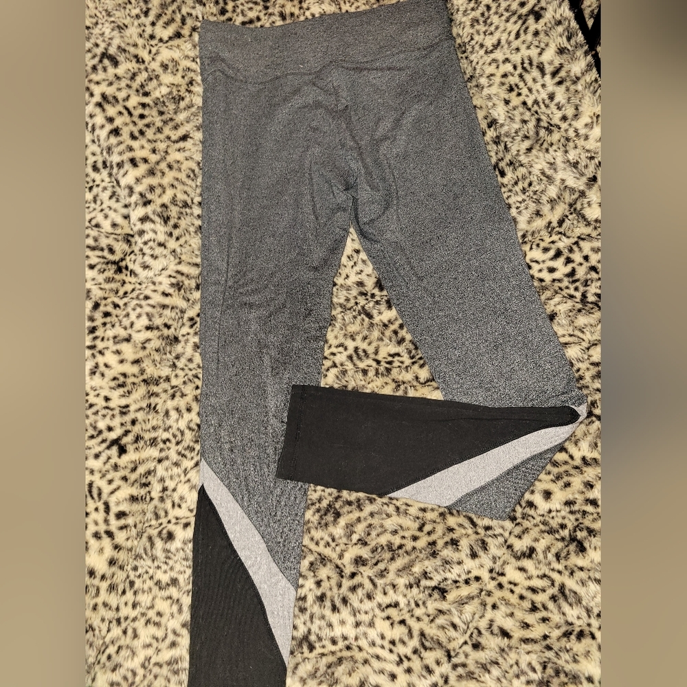Victoria's secret limited Edition leggings - Picture 6 of 6
